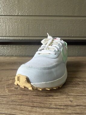 Nike Women’s Light Blue and Mint Green Low-Top Sneaker size 9